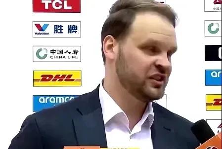 山西汾酒助理教练布扎斯赛后这番话怕是要招来联盟罚单了，中职篮规则里写得很清楚，教