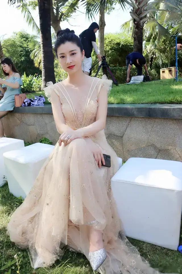 曝顶流女明星退圈生子 不知道有没有小伙伴认识这个女明星的？据说她当年在最火的时候