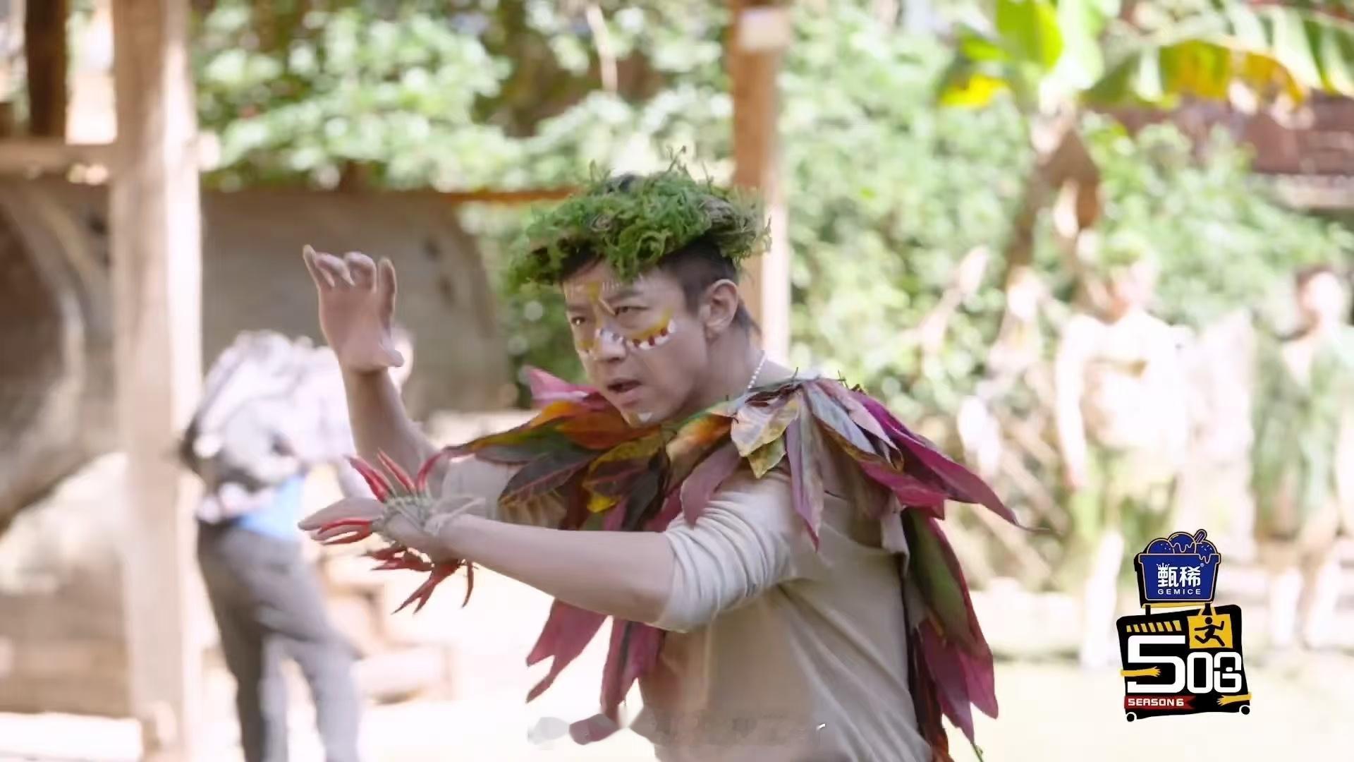 鹿晗好羞耻鹿晗一把推开邓超哈哈哈哈哈 鹿晗一把推开社死的邓超，既帮超哥化解了尴尬