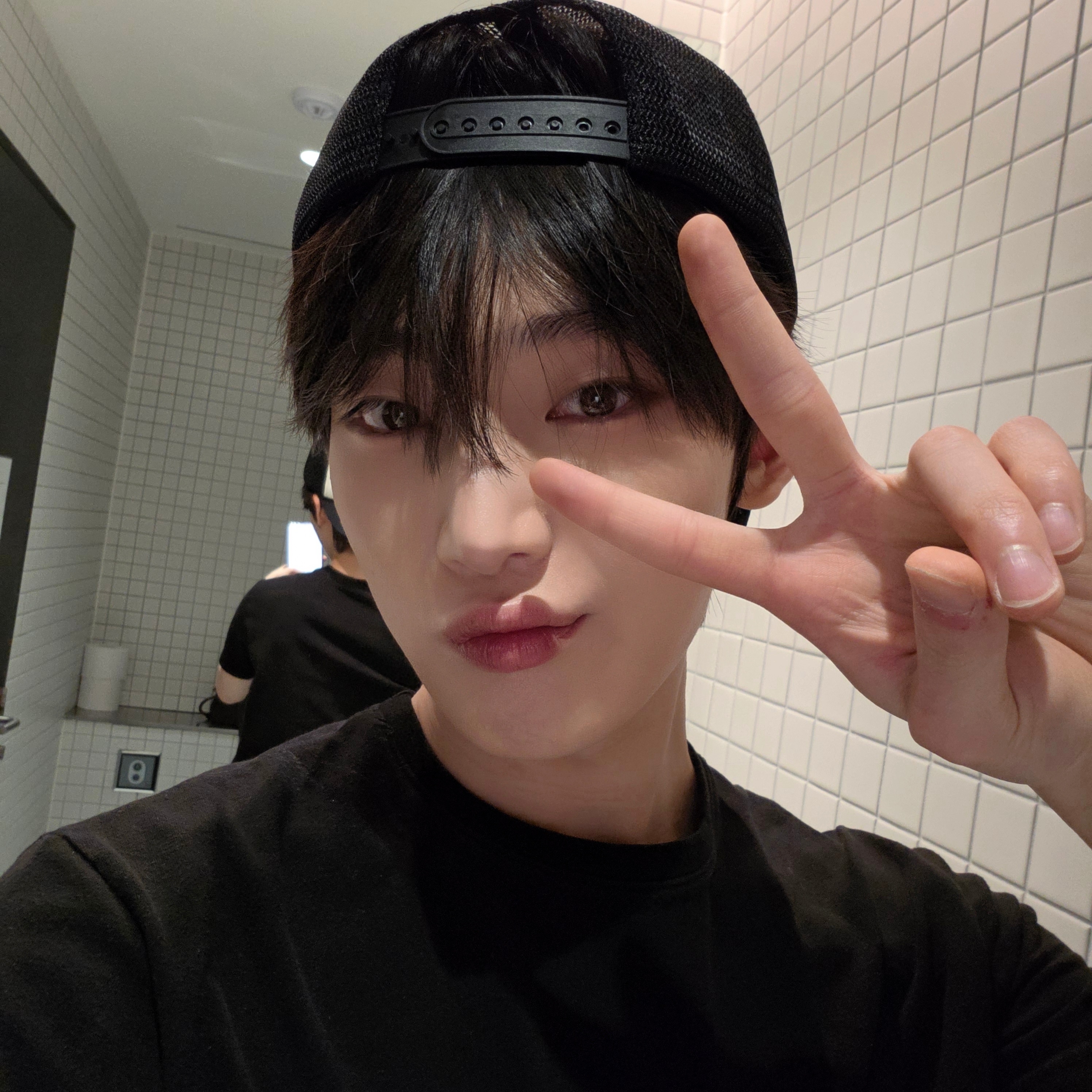 啊——!!!!反带棒球帽的善禹好可爱呀♡.♡完全美萌宝宝小狐狸 