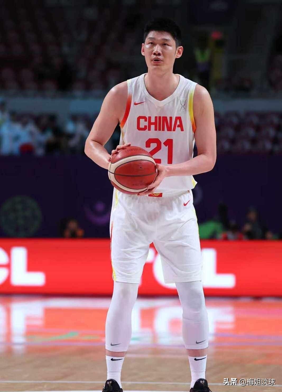 看看中国男篮先发和台北男篮先发对比：

01、控卫：
赵    睿，30岁，身高