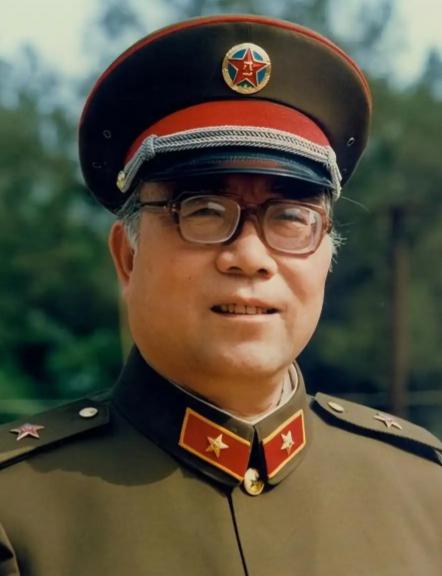 战功赫赫的副军长不肯领军衔，毛主席亲自询问，彭德怀追着批评


1955年全军大