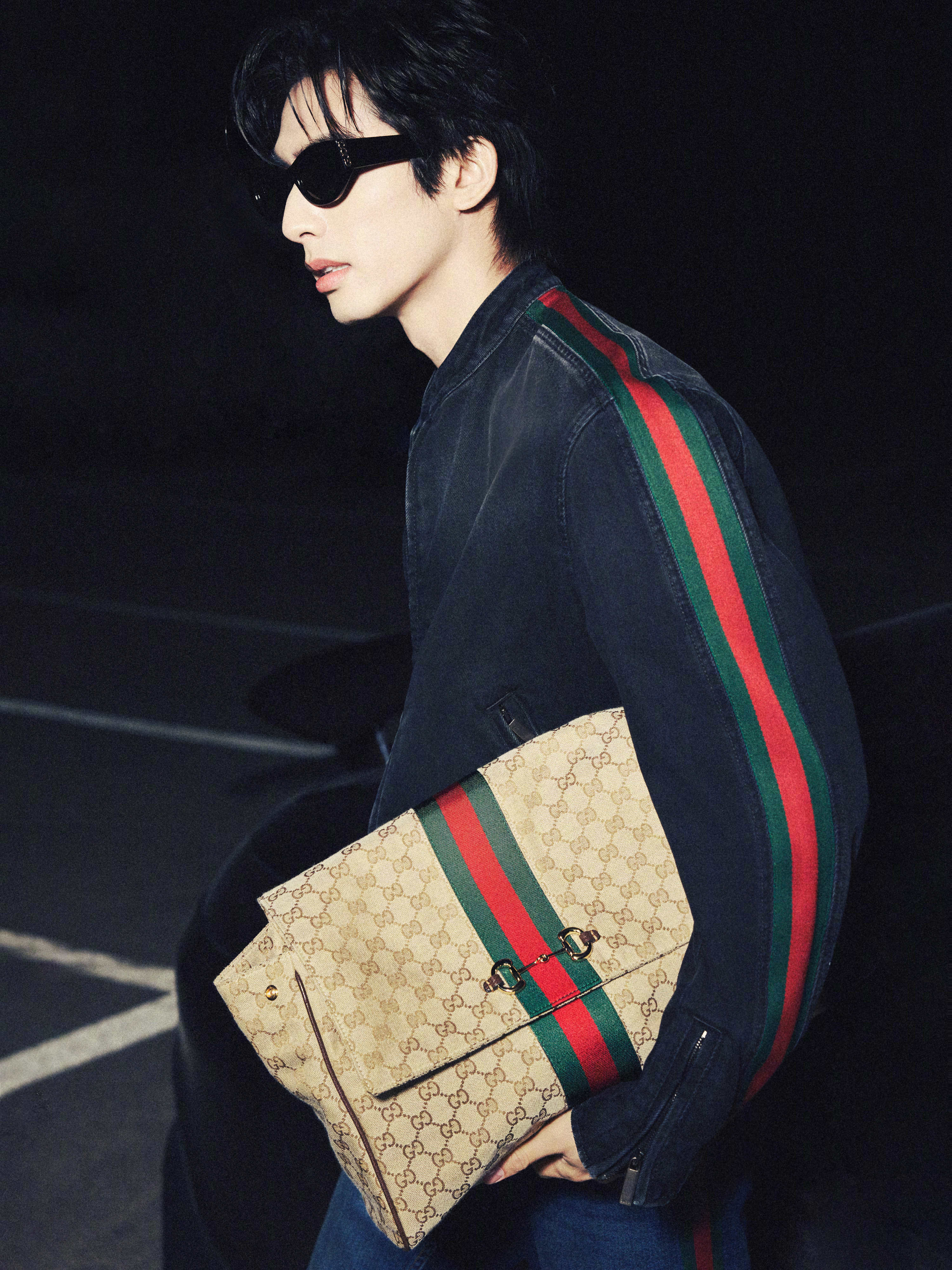 宋威龙 in Gucci 📸🕶️ 身着Generation Gucci系列，