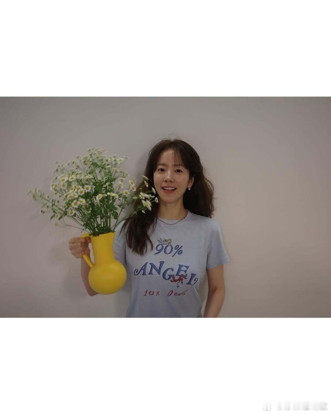 韩志旼更新igON🌼🧸&☀️🩵OFF一口气二十张 姐姐还是太宠了[捂嘴哭]