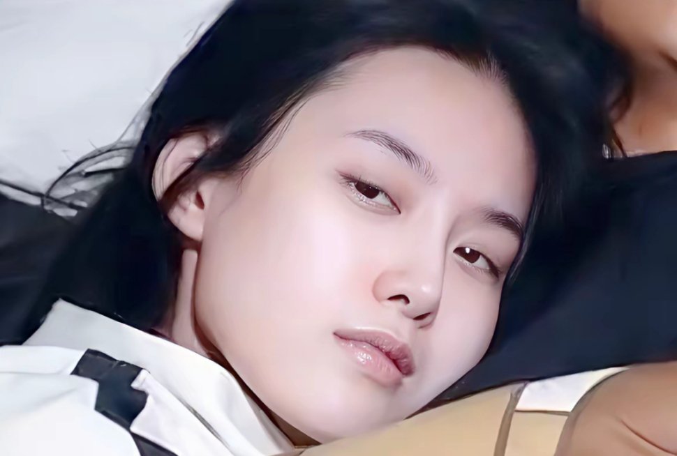 徐艺洋这个角度素颜都美的好轻松！看看黄子韬笑死我了，韬哥这角度像工地搬砖的 