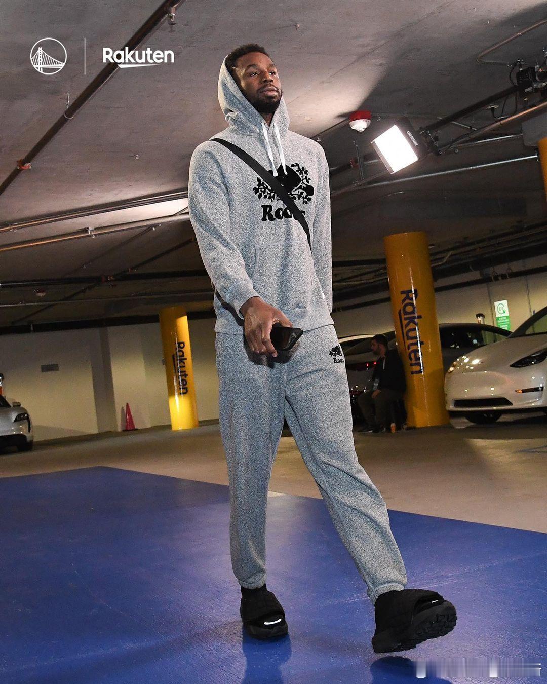 #黄蜂vs勇士# 勇士进场照真没人管管嘴哥的衣品吗[哆啦A梦害怕][哆啦A梦害怕