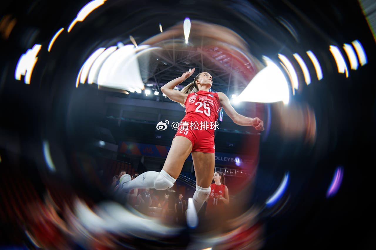 多米尼加女排0-1塞尔维亚女排第一局技术统计总得分：19-25进攻：12-13拦