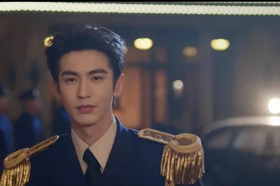 张凌赫继粉底液将军后，马上粉底液民国将军登场 