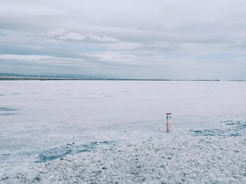 原创:西域风情传奇(第59篇):《盐湖仙影》
西域盐湖，
不只是如梦般澄澈的幻境