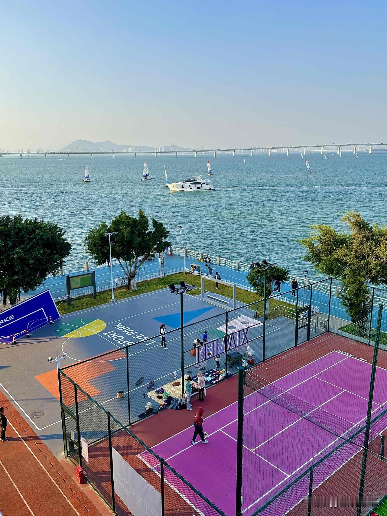 厦门五缘湾生活，真的千金不换！

晴天的五缘湾，美到让人失语🌞
住这儿好几年，