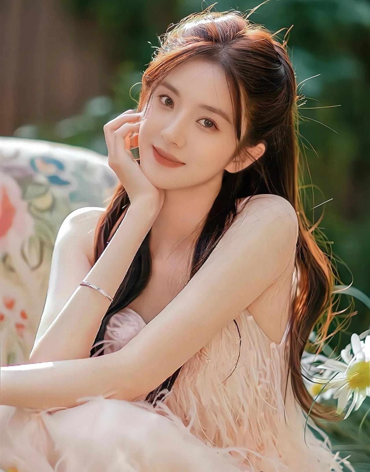 温柔时光，静享美好，鲜花相伴，如梦似幻。晒图笔记大赛 高雅气质美女