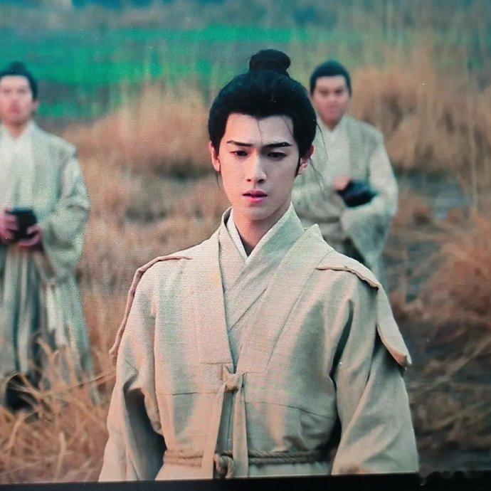 谁说李昀锐不帅？他明明很帅气。 