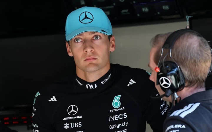 F1  拉塞尔：我真难！匈牙利大奖赛起步失误是他今年又一次挫折：他从第六位发车，