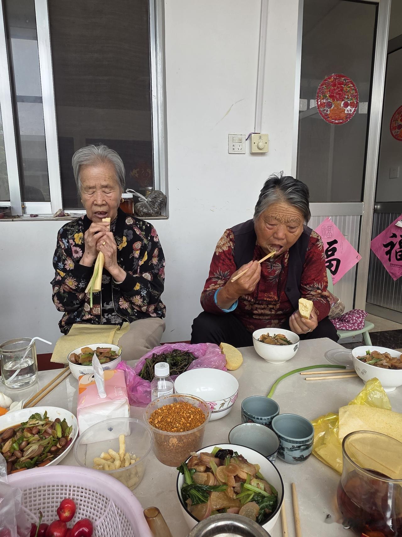 我已舍弃了30年寿命，这几天被老母亲整得心里七上八下，……

前几天先是高烧，退