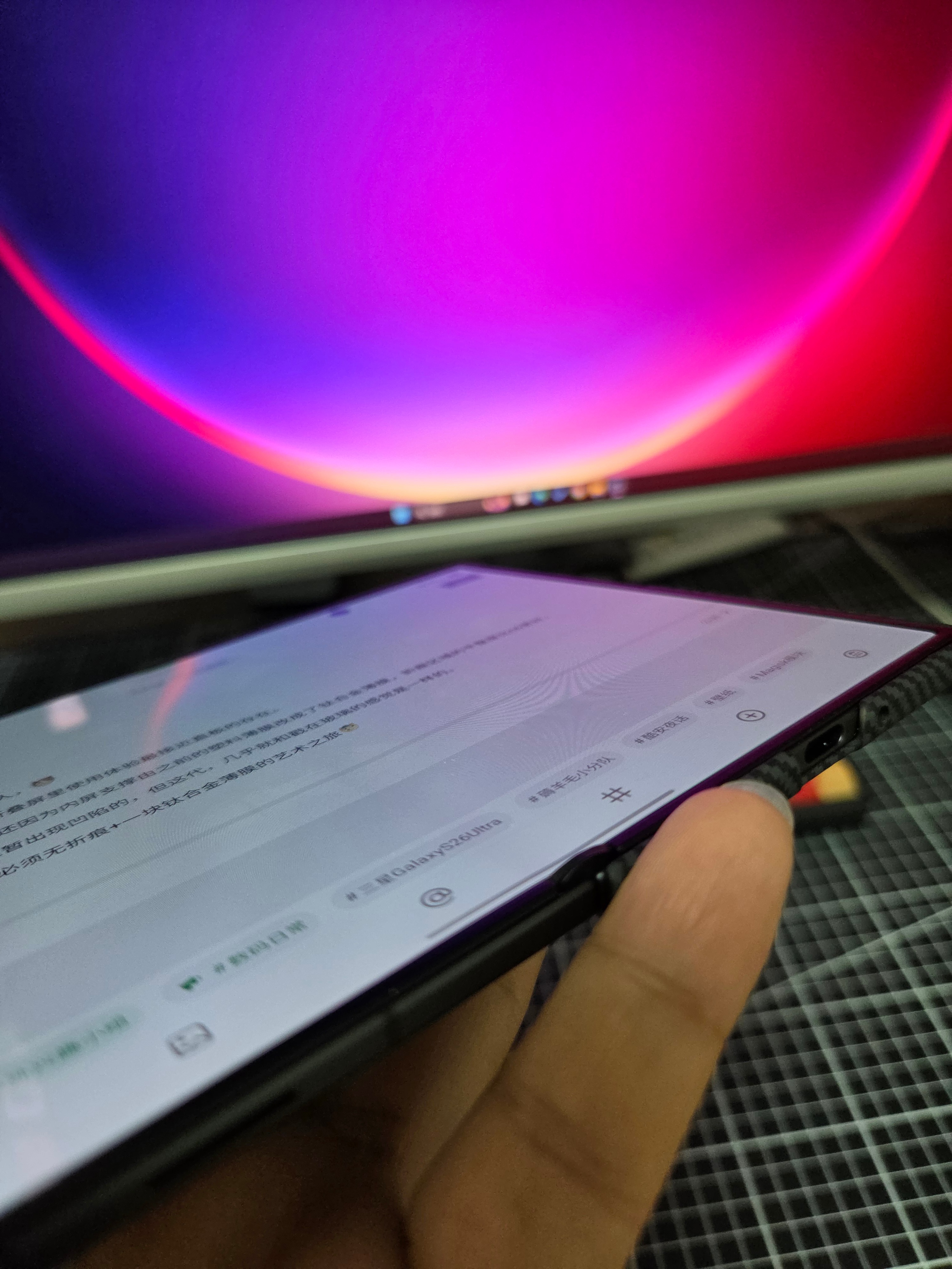 也就是三星在营销上是个老实人，z fold8的这个内屏就是目前折叠屏里使用体验最