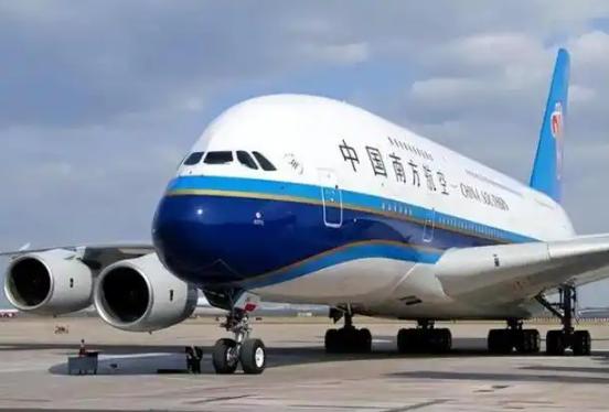 [微风]国内的A380为何运营不下去？
 
空客A380，这个曾经的空中巨无霸，