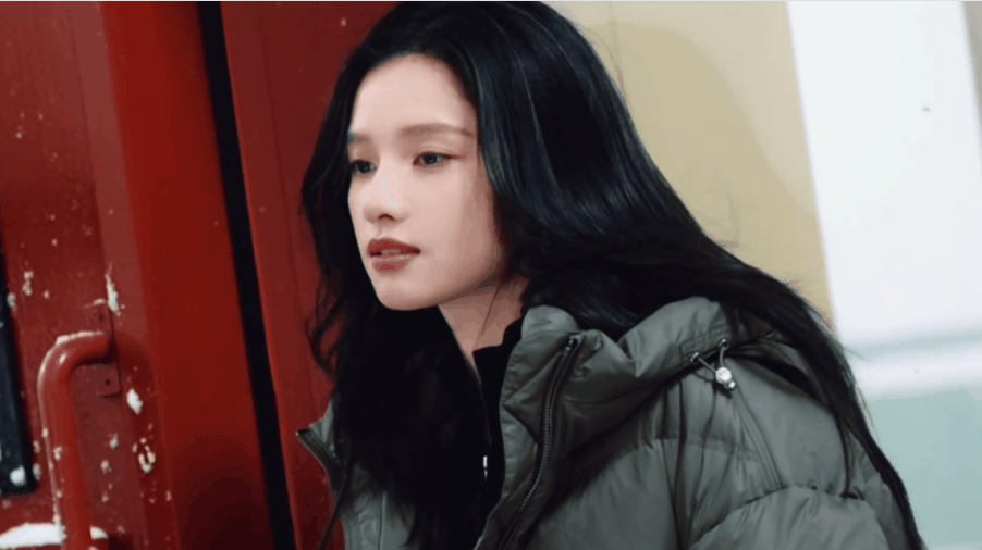 张婧仪怎么每一帧都美成这样。。不说这是商务拍摄花絮，还以为是在拍什么电影大片呢[