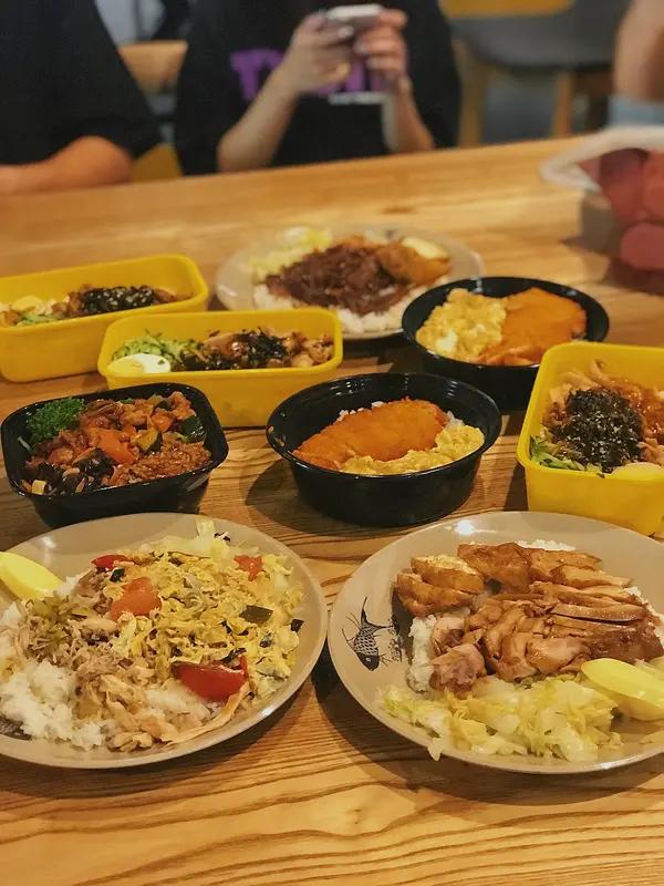 4月21日报道，湖南湘潭，公司回应招行政主管要求掌勺全员三餐 ：只要不违法，让你