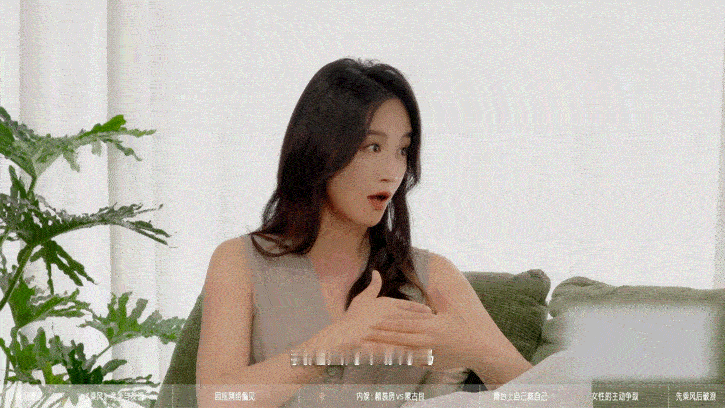 蓝盈莹乌兰图雅聊乘风赛制 乌兰图雅说淘汰那晚把自己关在排练室反复看回放，蓝盈莹递