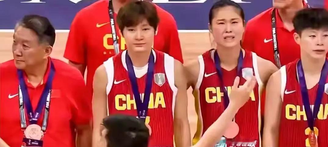 女篮众将发文告别！黄思静说遗憾，杨力维说无愧，没什么遗憾的，比赛就有胜负，你强、