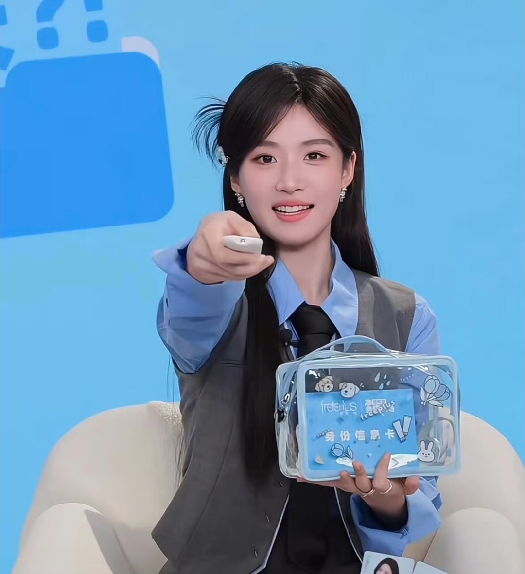 卢昱晓今日直播截图，好萌好漂亮啊 ​​​
