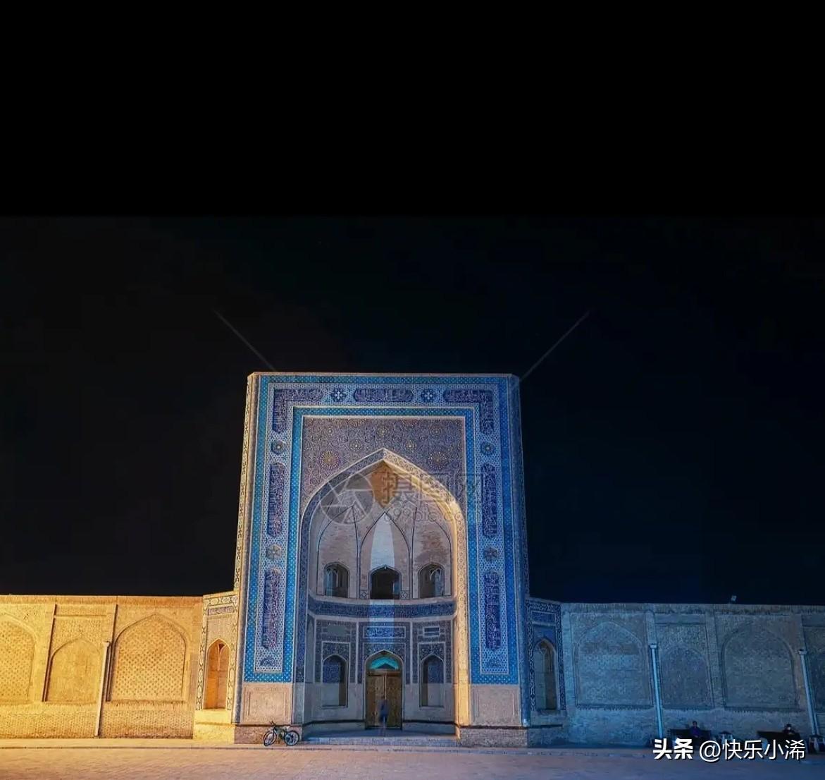 如今全球目光都紧紧锁定在伊朗库姆的贾姆卡兰清真寺，所有人都在紧盯这座圣地的屋顶，