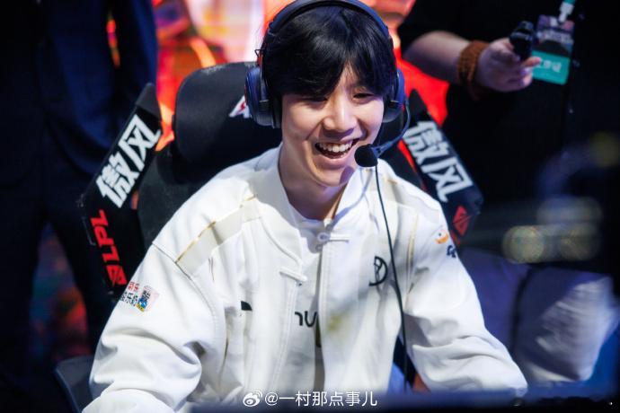 今天尽力了队友CBA！TheShy对线优势 但队友差距太大未能发挥在刚刚结束的比