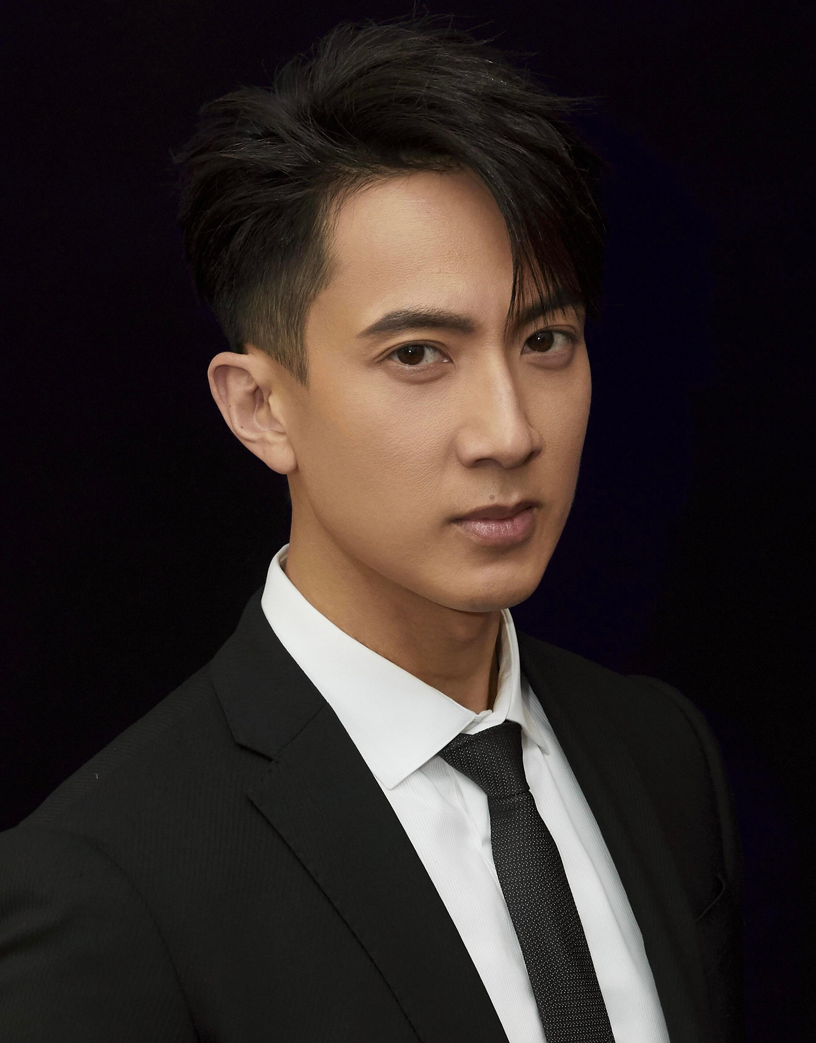 吴尊少年气犹在吴尊身上怎么还有少年气啊 光与他同框，画面都自带柔光滤镜。别人的少