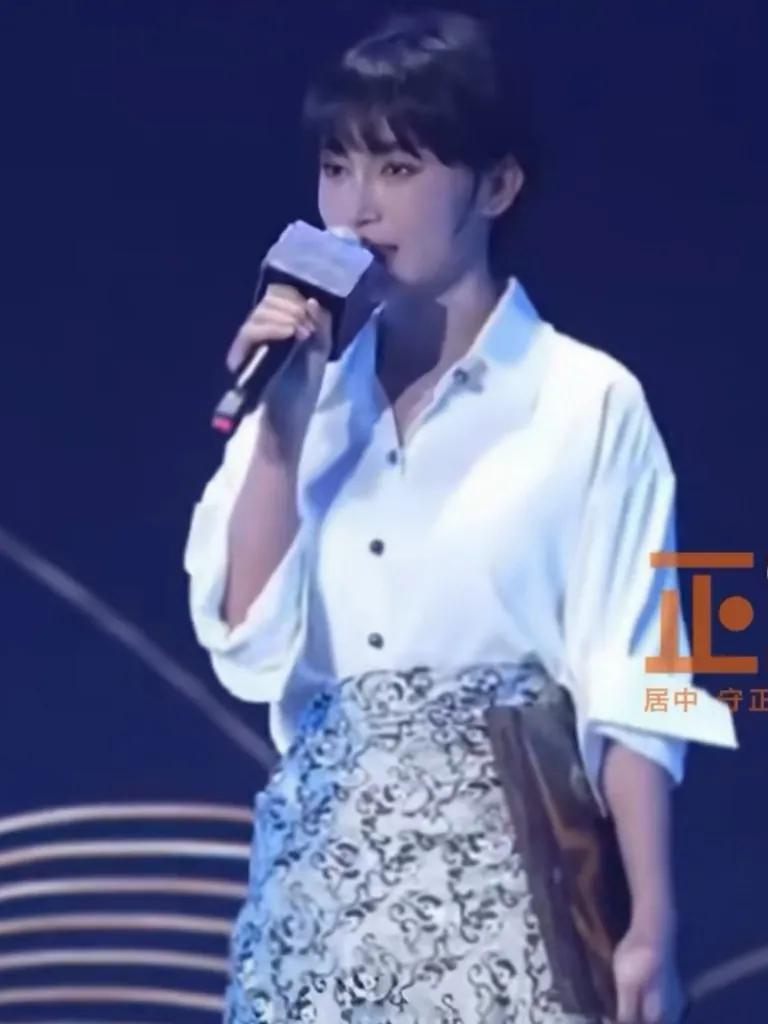 网红李子柒，
停更三年回归。
李子柒：这是一个特别适合
做文化传播的时代，
抓住