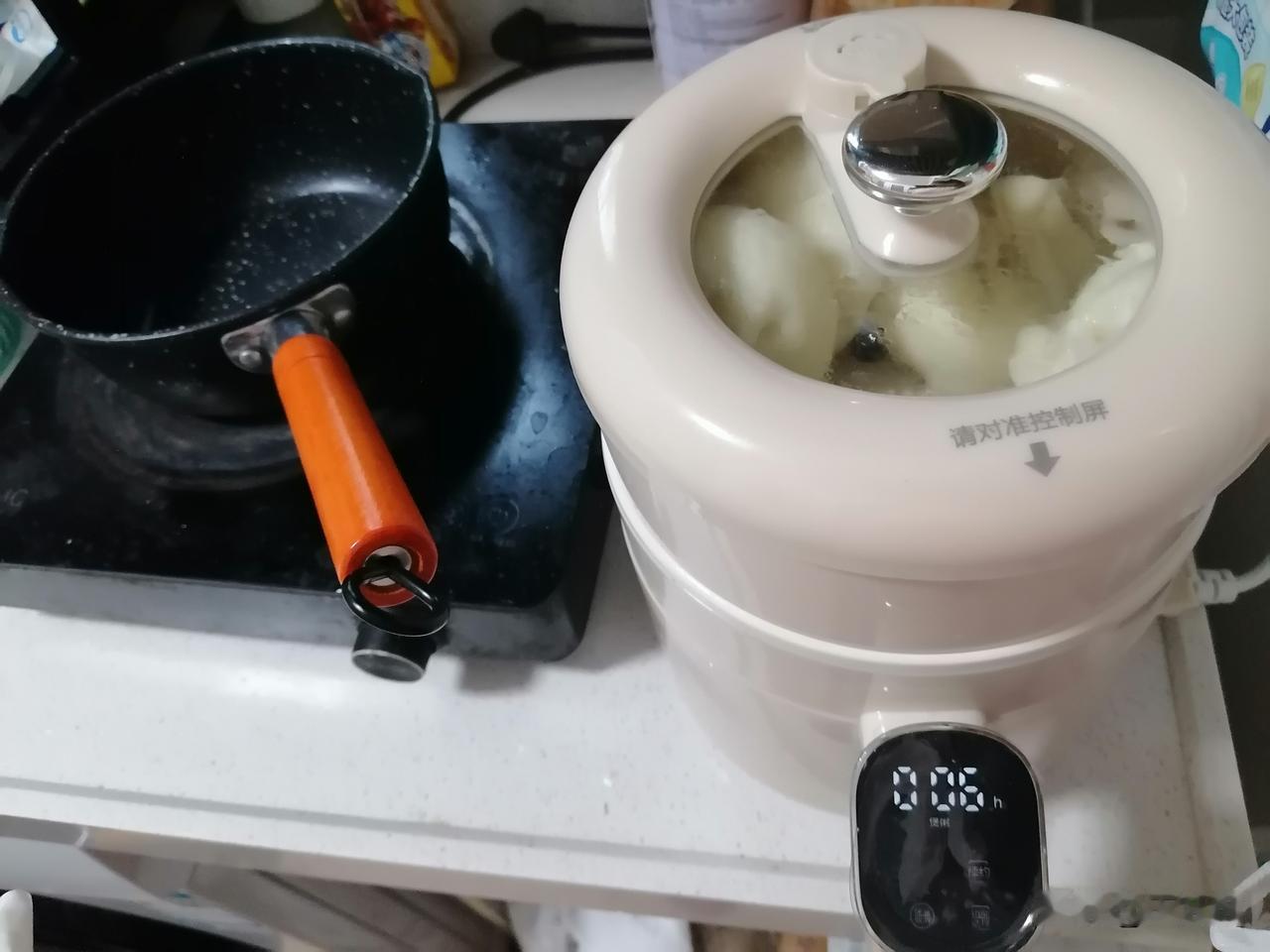 退休第658天，早安。

这两个小厨具我太喜欢了！

小微压锅可以做饭做粥，蒸煮