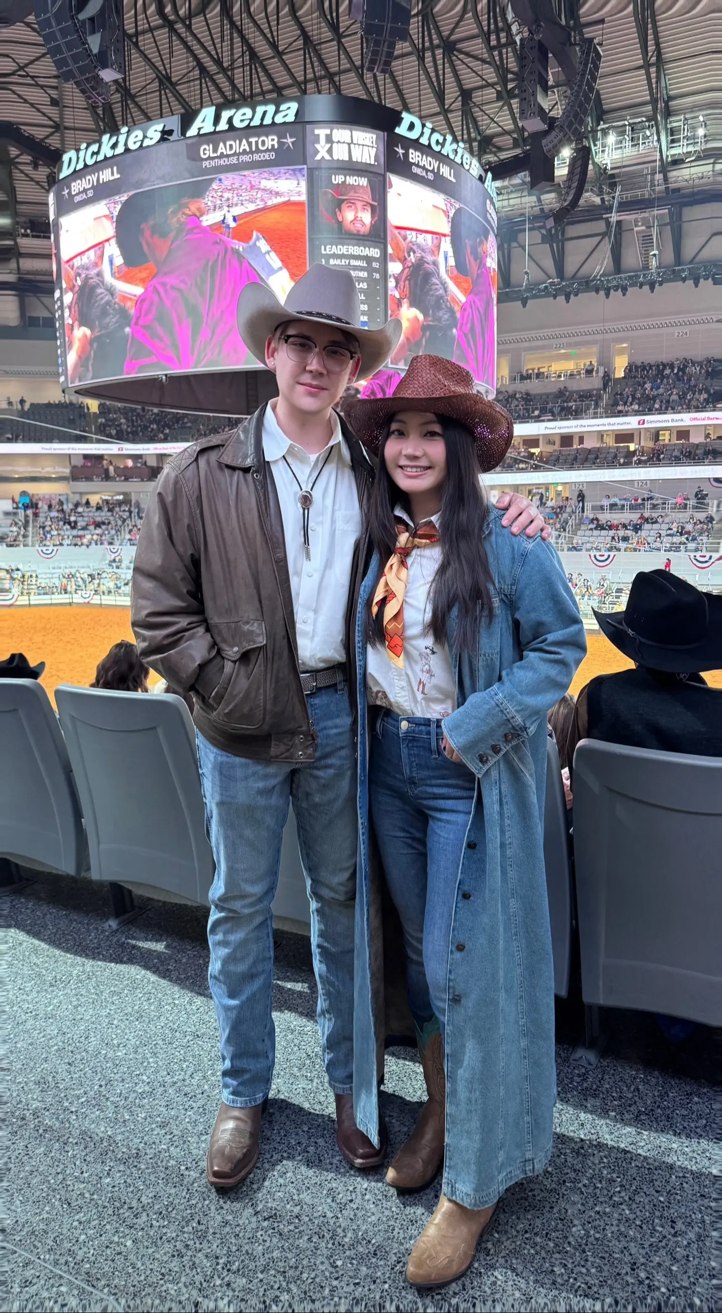 今天是牛仔🤠女孩和男孩。