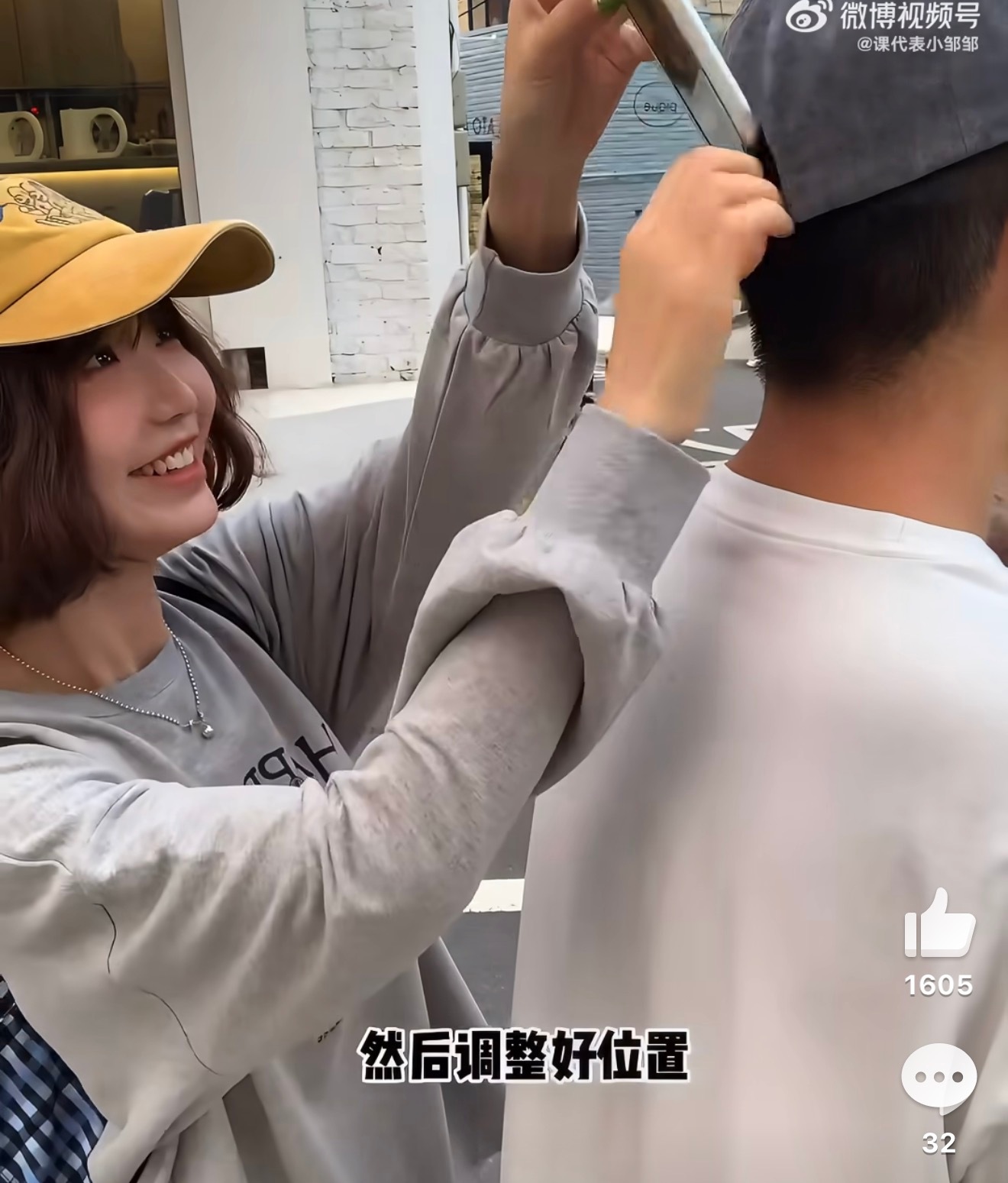 真正能移动出片的方式出现了超实用移动拍摄技巧来了，借助支架稳定运镜，摆脱随手乱拍