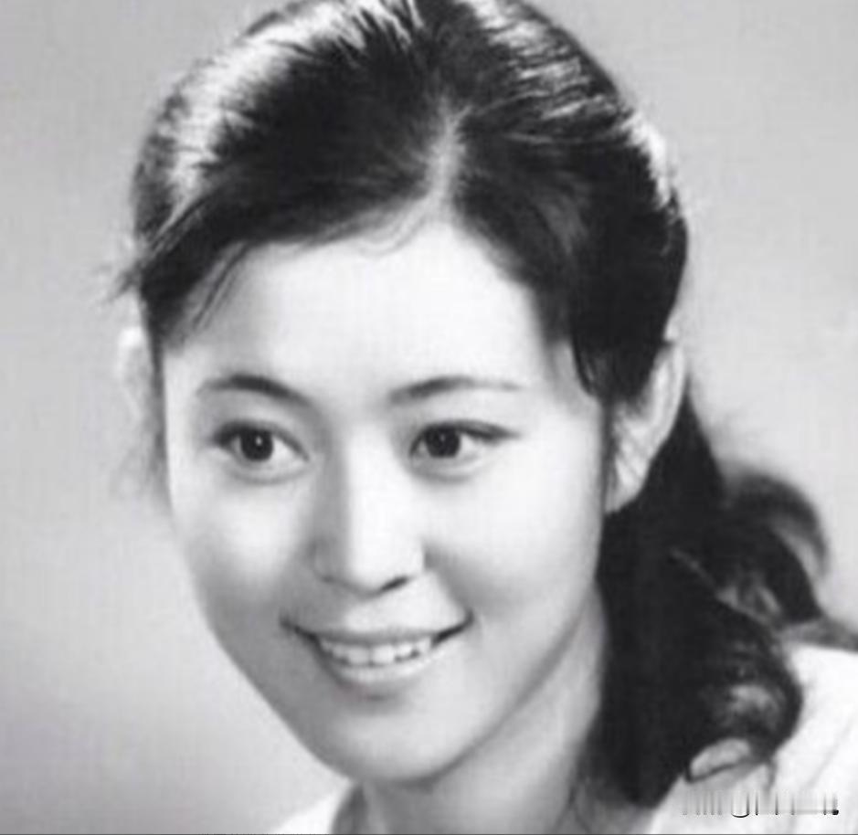 1996年，宋丹丹告诉倪萍，陈凯歌外面有人了。听到这句话，倪萍瞬间被愤怒冲昏了头