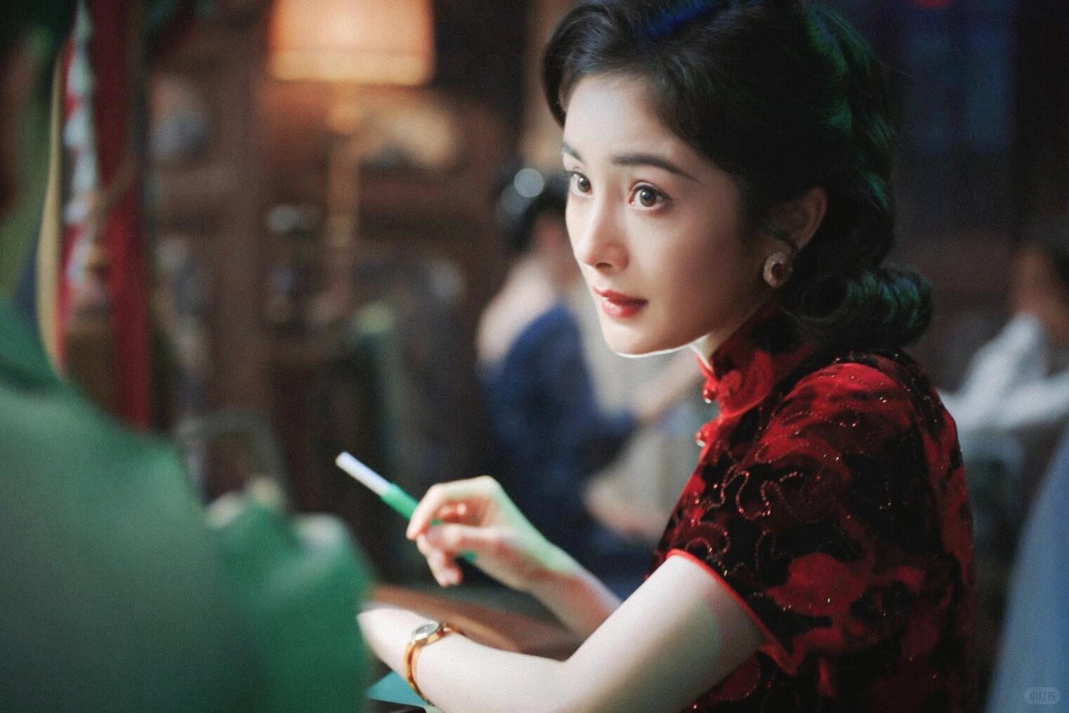 杨幂保存了关雪穿的旗袍幂保存了哪一件关雪的旗袍留作纪念呢～