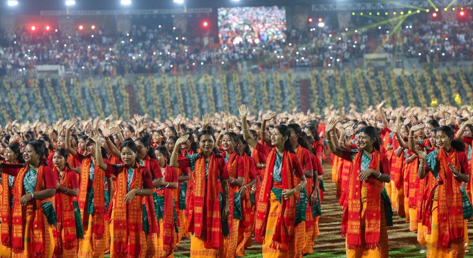 印度也有自己的团体操表演啊这是阿萨姆磅波多族的 