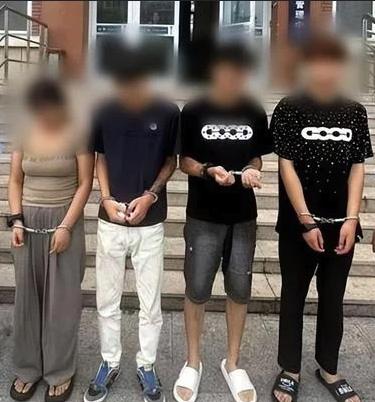 现在仙人跳的团伙，都越来越专业了，甚至还要排练报警说辞。
最近山东打掉了一个，一