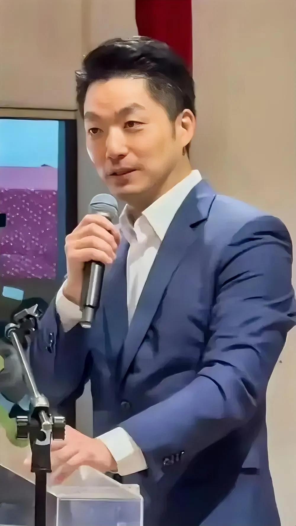 蒋(章）万安，你的父亲蒋(章）孝严是中国人，你的祖父蒋经国是中国人，你的曾祖父蒋