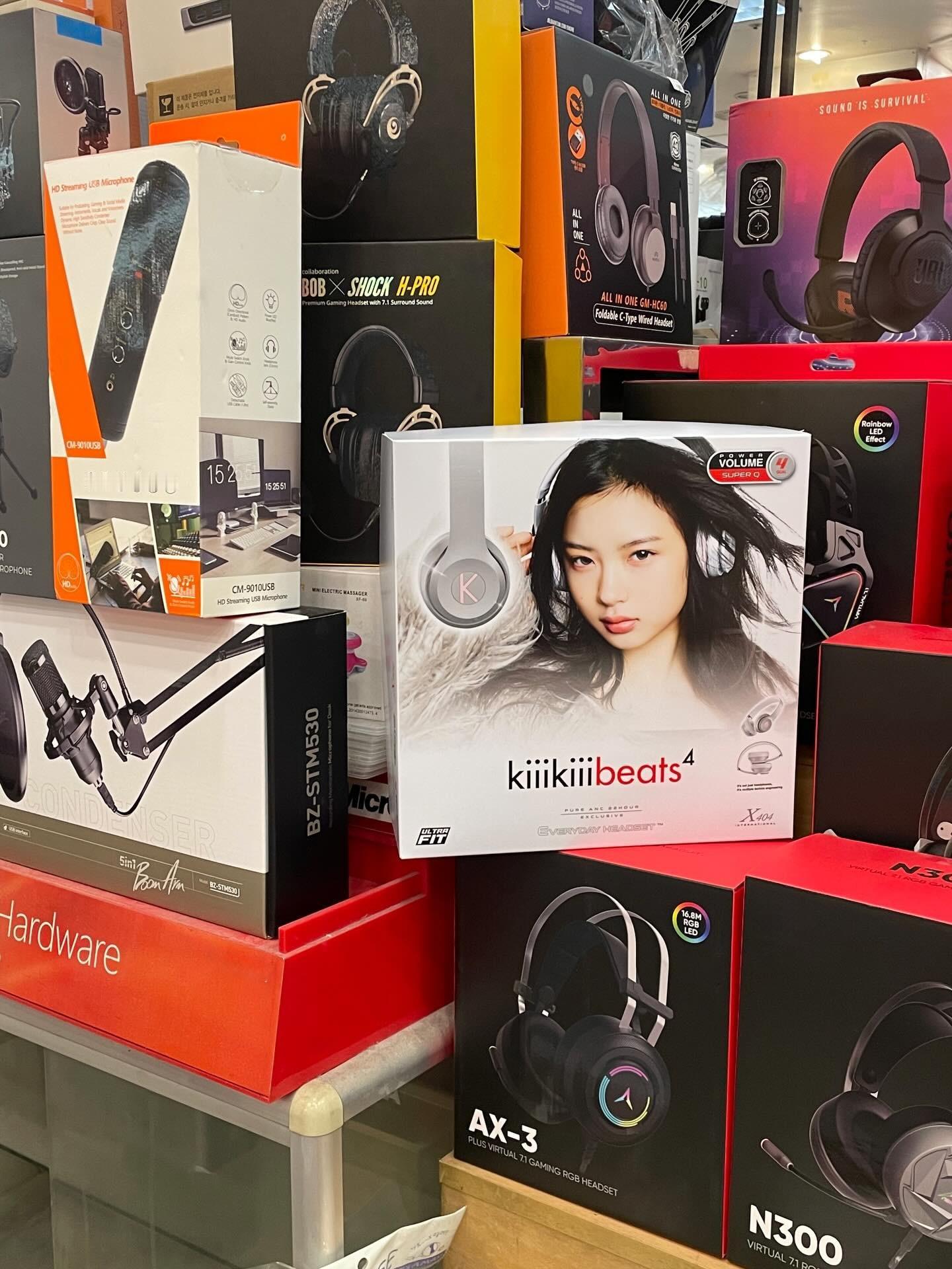 Feeling like a little pop star🎧KiiiKiii