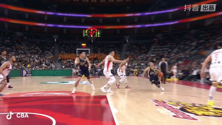 王洪泽满分掩护，助徐杰如入无人之境！广东男篮vs龙狮男篮
