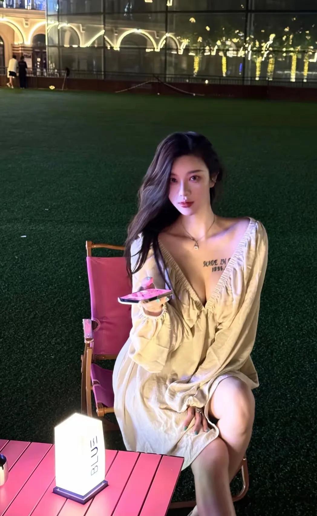 心灵深处，藏着一朵细腻而脆弱的灵魂之花，它的成长，无关岁月流转，只在于内心的丰盈