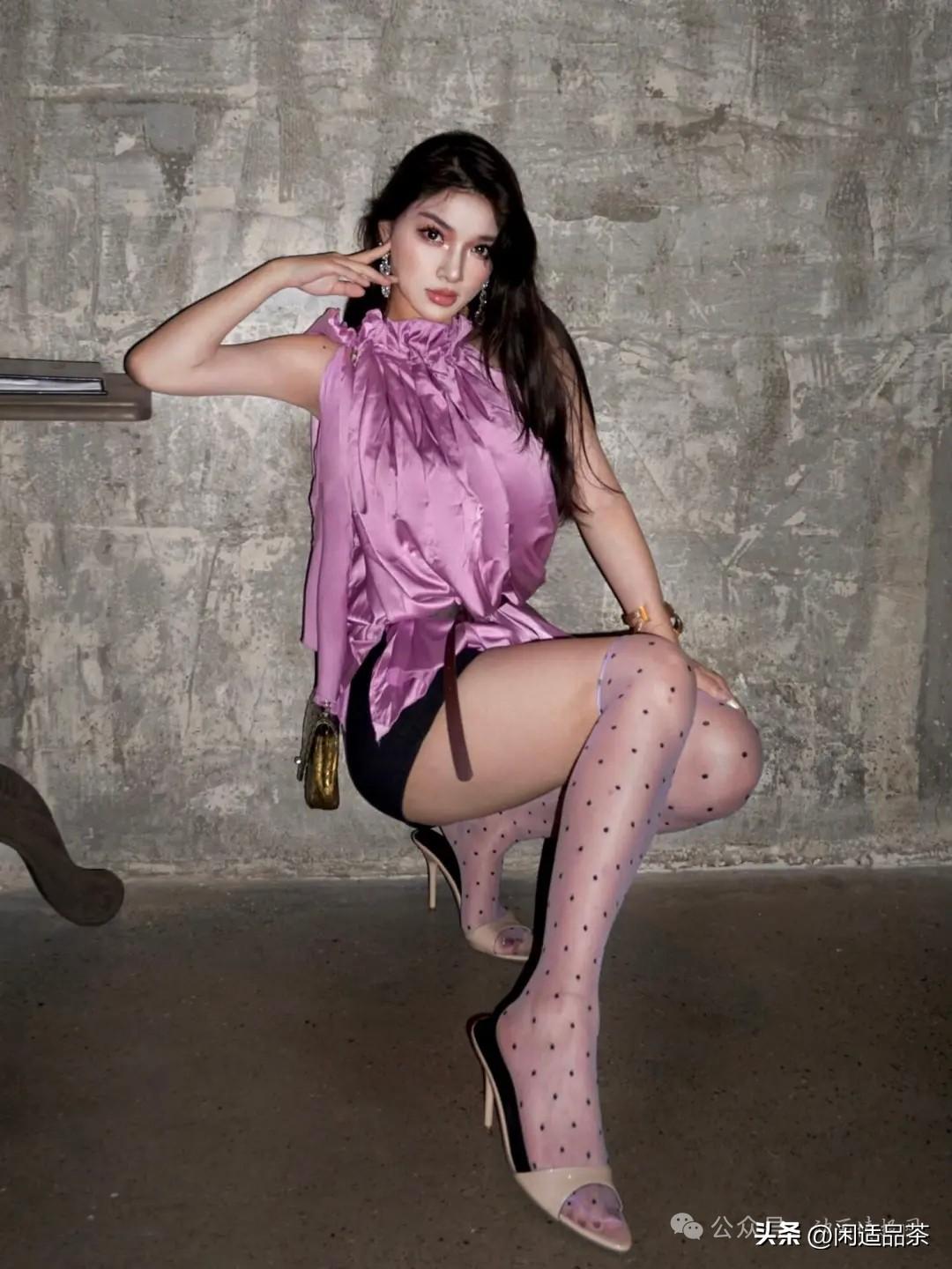 女神的长腿，令人心醉神迷。