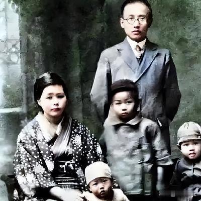 1978年，郭沫若在北京去世。最让人想不通的是，他在日本抛下的五个孩子，在佐藤富