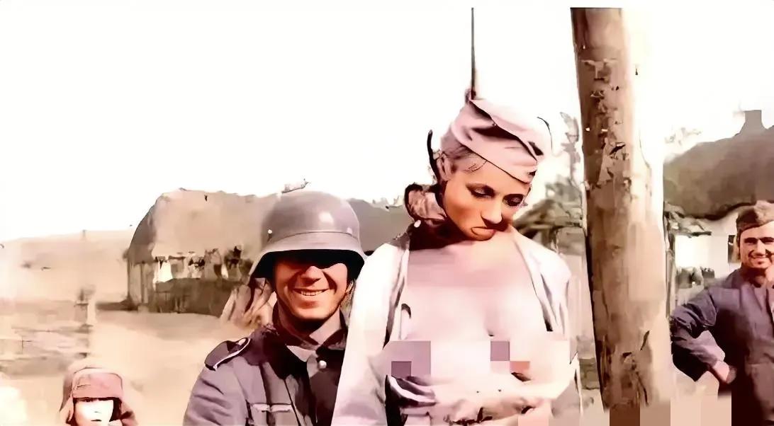 1942年，一名苏联女兵，被绞杀后，留下的镜头，从镜头中我们可以看到，这名苏联女