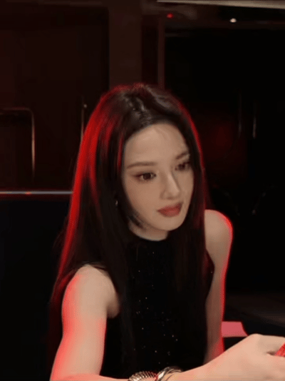 彭小苒这7秒浓颜的冲击力 彭小苒的浓颜优势在这7秒里被无限放大，明艳大气，风情万