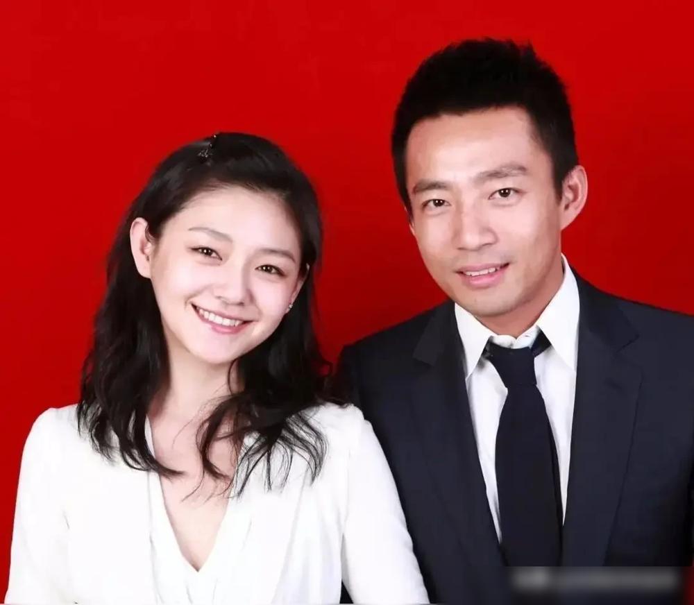 别再骂汪小菲了，你让他情何以堪？
一年几千万扔进去，养着前妻和她的新欢，这剧本