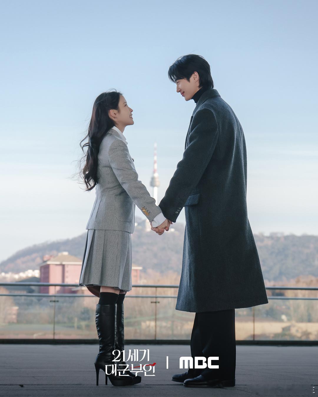 21世纪大君夫人  哇塞大结局剧照更新 IU x 边佑锡也太甜了吧