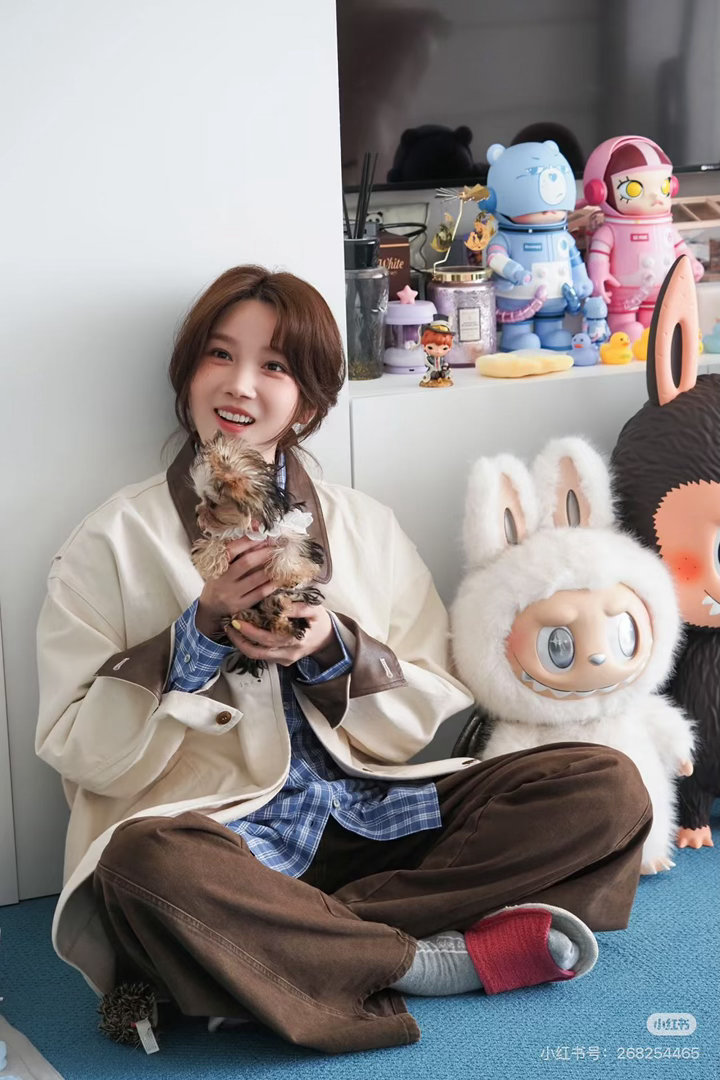 陈小纭阶段性减肥被狗狗蛐蛐了 谁懂啊！陈小纭家的狗狗也太会了，精准拿捏减肥人的小