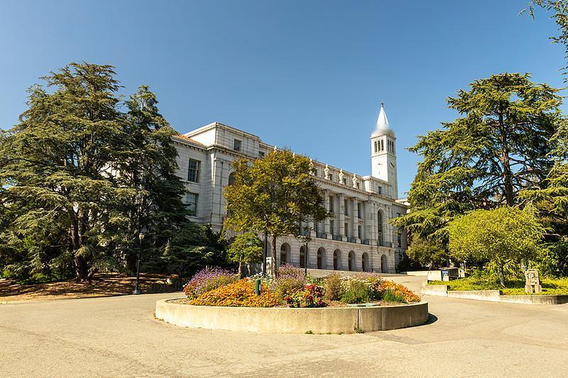 世界二十所顶流大学
（十）加州理工学院
       说真的，加州理工完全是高校