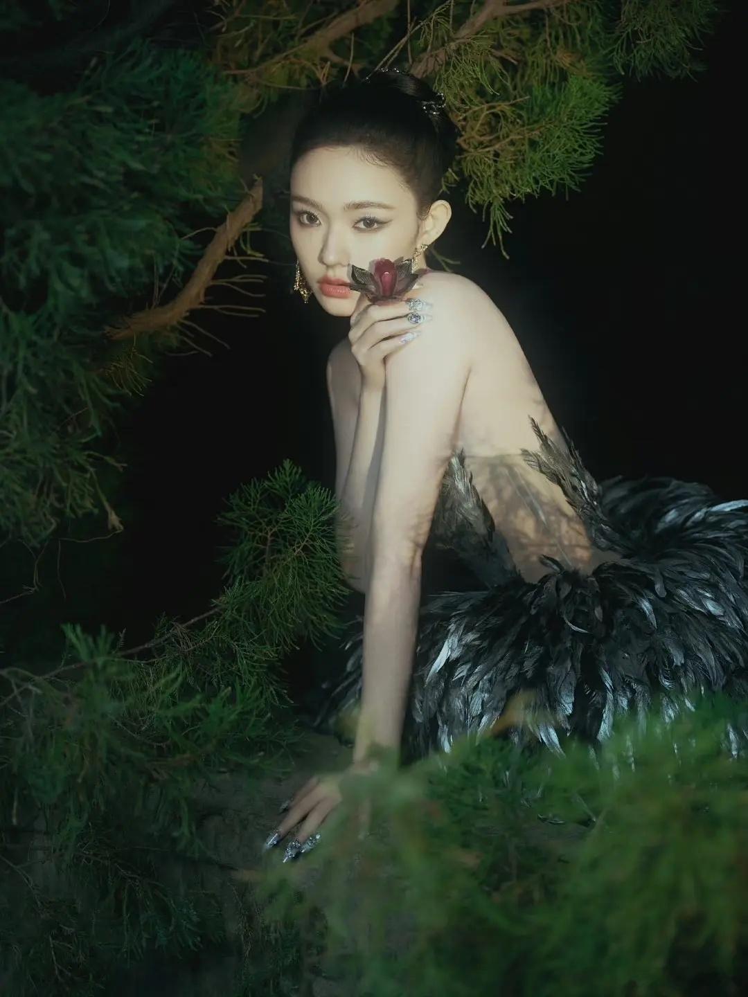 林允好大气的美，鞠婧祎太瘦反而撑不起来礼服 ​​​