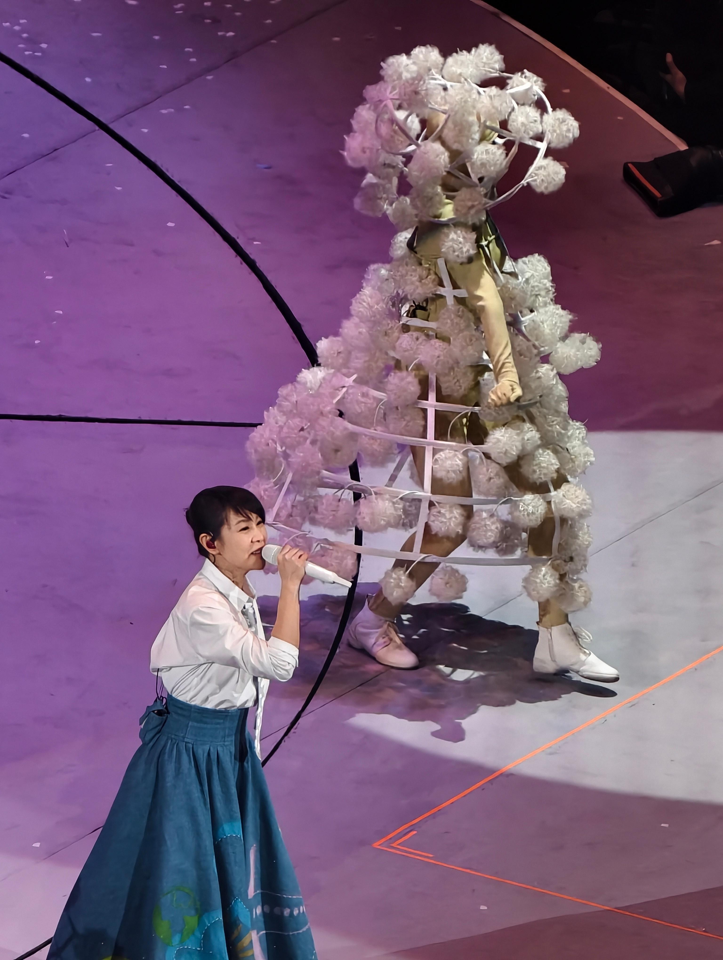 刘若英飞行日演唱会刘若英 今天来刘若英飞行日演唱会给奶姐当站姐～好美好会唱好会表